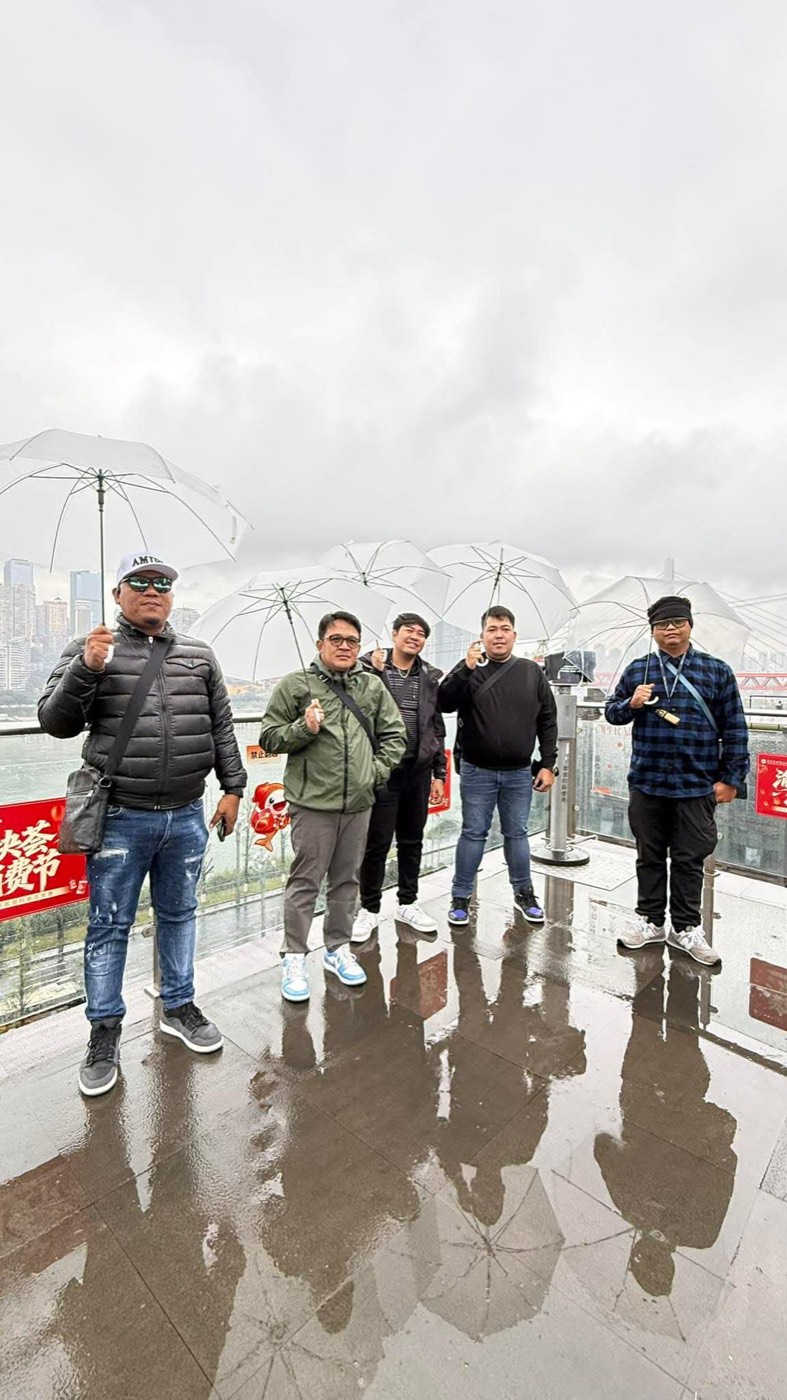NJS team visiting suppliers and our consolidation partners in China